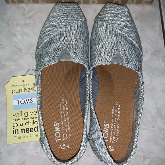 Tom’s Classic Dirzzle Grey Mettalic Woven - Picture 4 of 7